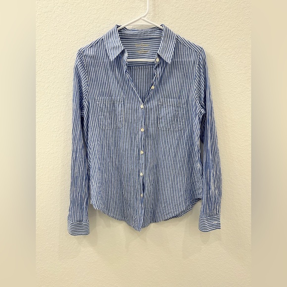 🛑SOLD🛑 Lilly Pulitzer Sea View Button Down Top (small) - Excellent - Picture 2 of 6